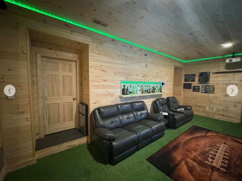 Multi-Screen Lounge — Recent Work